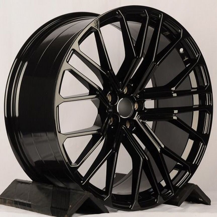 KoKo Kuture 0410 : 9,5x22 5*112 Et:26 Dia:66,45 Gloss Black