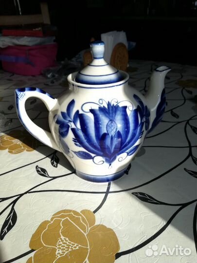 Чайник Гжель, салатник Юдашкин