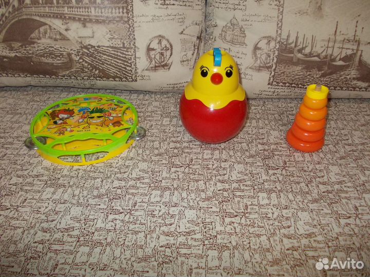 Игрушки для самых маленьких бубен, неваляшка и др