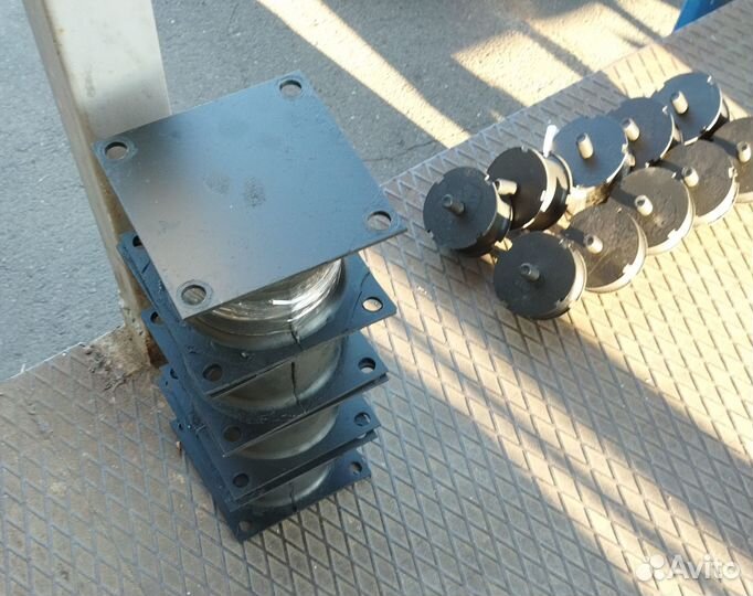 Амортизатор катка Dynapac 358172