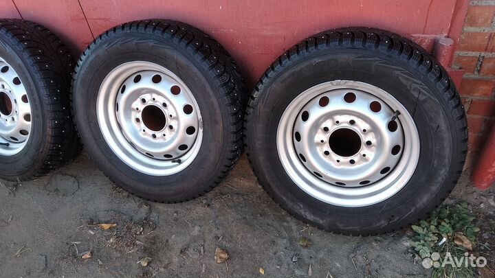 Комплект зимних шин 205/70/R15 штампы Нива