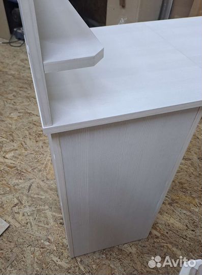 Маникюрный стол. Возможна доставка