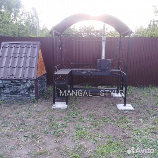 Мангал с крышей