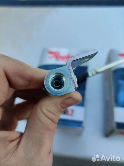 Передние тормозные шланги Стратус Сайбер Себр