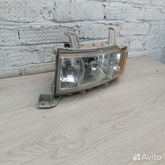 Фара передняя левая Toyota Bb NCP31 2005