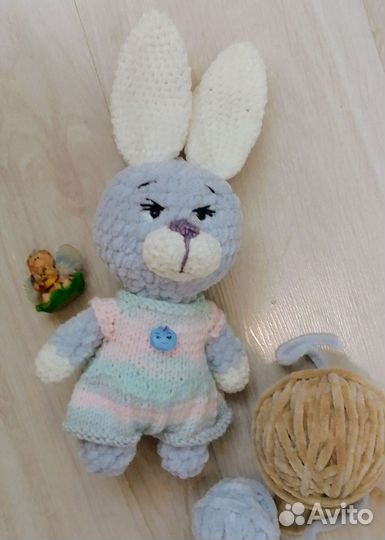 Вязаный зайчонок 