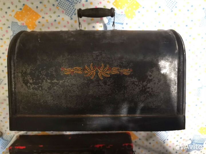 Маленькая швейная машинка