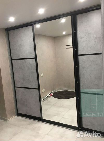 Шкаф с зеркалом