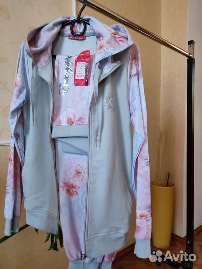 Спортивный костюм женский