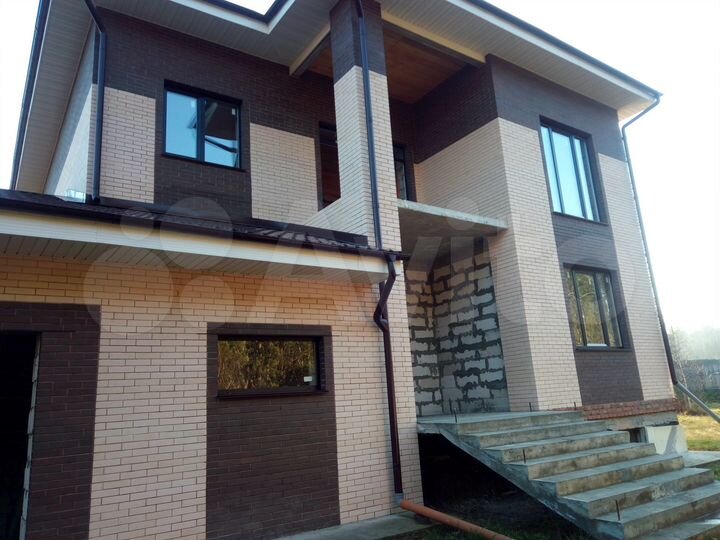 Коттедж 300 м² на участке 15 сот.