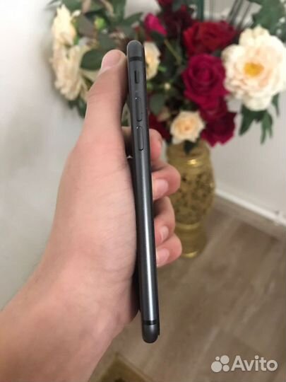 Телефон iPhone8