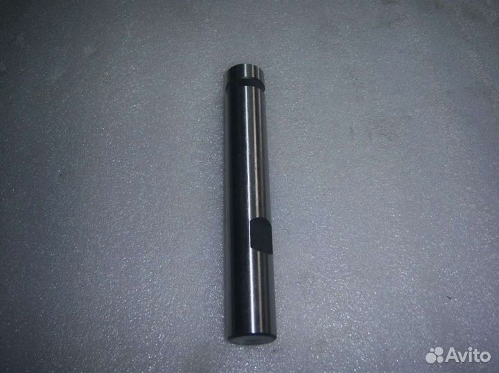 Шкворень поворотного кулака левый (L) toyota 7-8FD