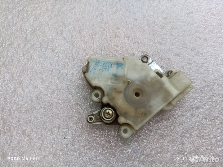 Сервопривод замка двери сдвижной Nissan Elgrand 50