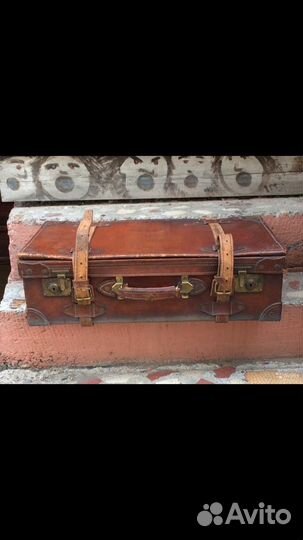 Старинный китайский кожаный чемодан