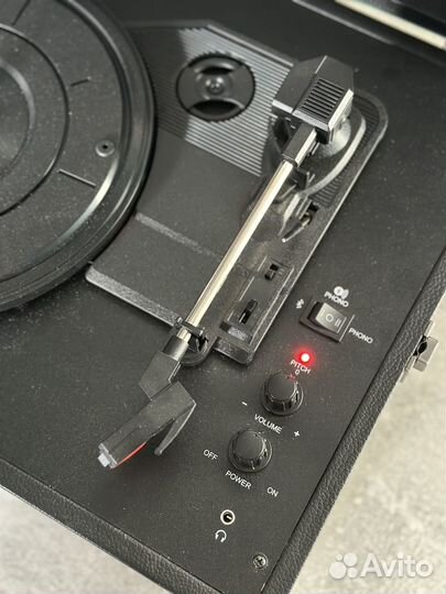 Проигрыватель виниловых пластинок Crosley Voyager