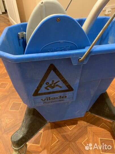 Ведро для отжима швабры на колесиках