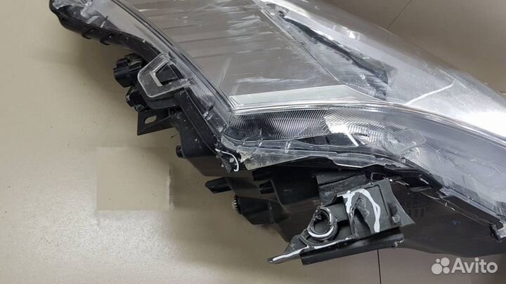 Фара правая Toyota Hiace H300 2019