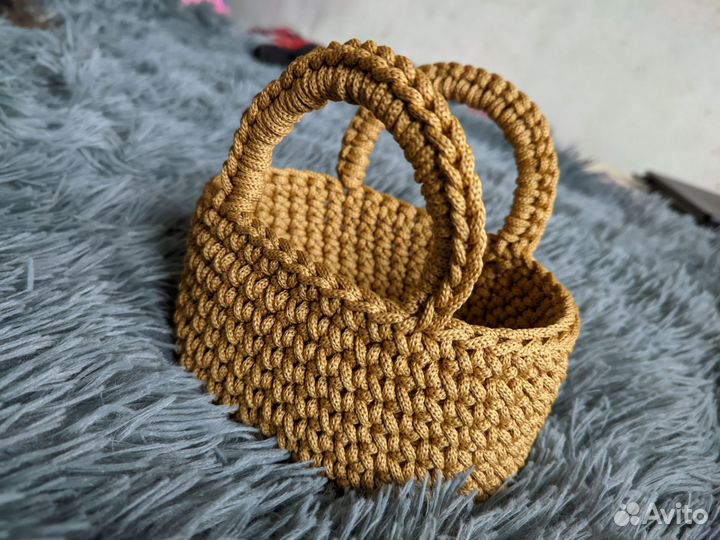 Вязанная корзинка