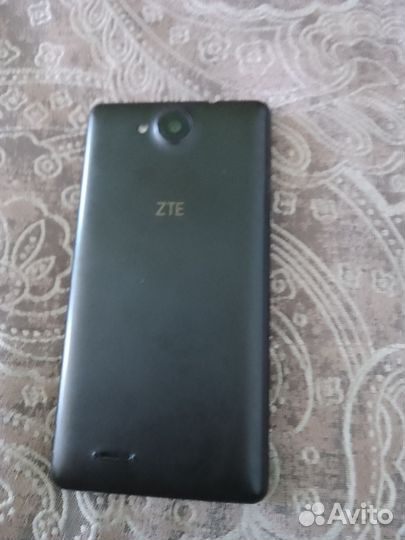 Телефон ZTE