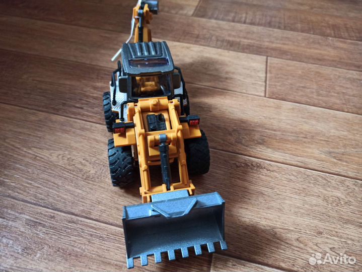 Модель экскаватора погрузчика бульдозера