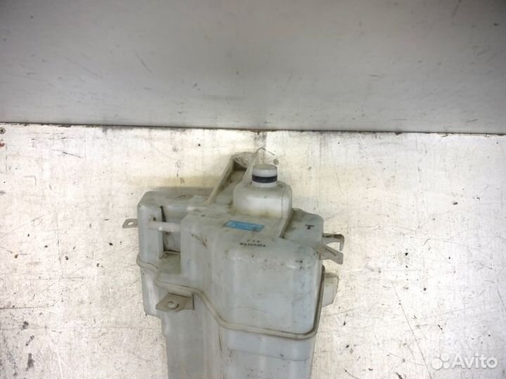 Бачок омывателя Toyota Rav4 40 2012-2019