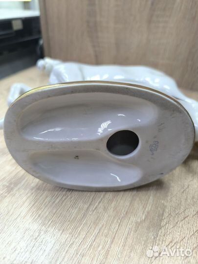 Фарфоровая статуэтка 