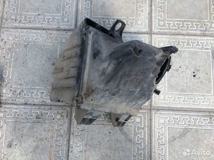 Корпус воздушного фильтра audi A6 (C5)