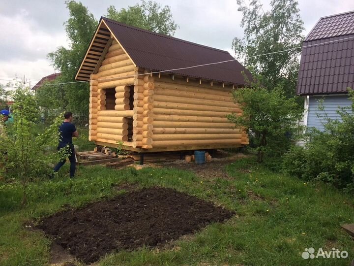 Сруб бани из оцилиндрованного бревна