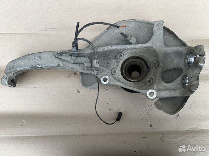 Кулак поворотный левый Audi A6 (C7) 2011-2014