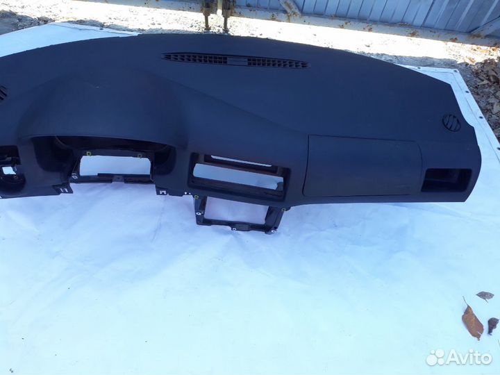 Торпедо Volkswagen Jetta