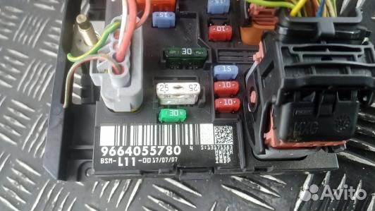 Блок предохранителей peugeot 307 (1GM02M101)