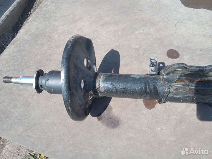 Стойка амортизатора