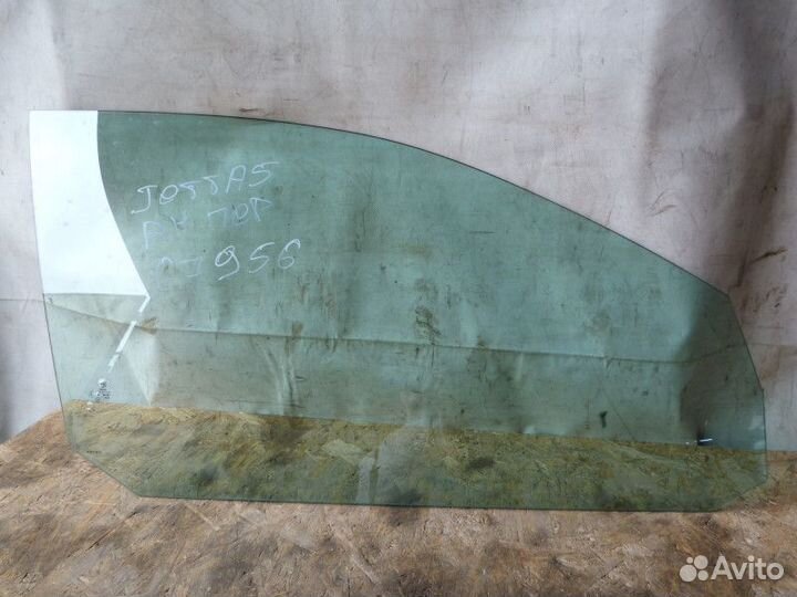 Стекло двери передней правой VW Jetta 2006-2011 (1