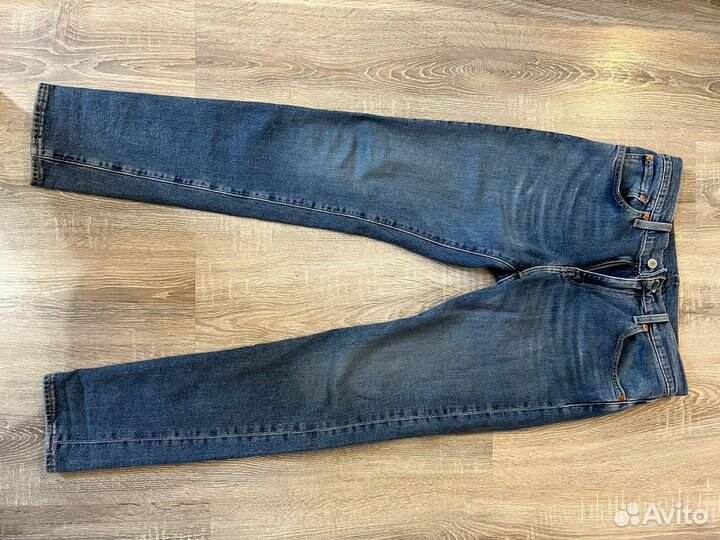 Джинсы Levis