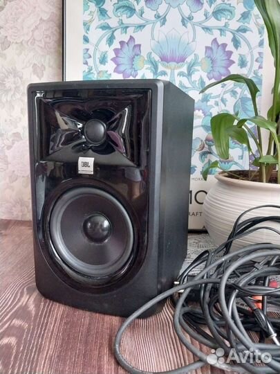 Студийные мониторы JBL MKii 305P