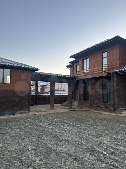 Дом 570 м² на участке 15 сот.