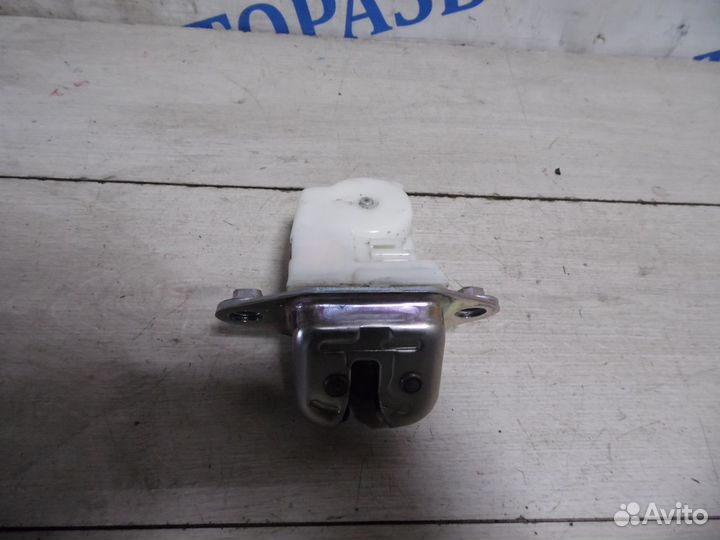 Замок крышки багажника субару легаси аутбек