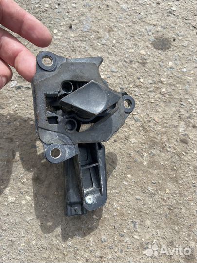 Кнопка багажника с активатором Renault Symbol