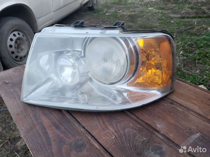 Фара Ford Expedition