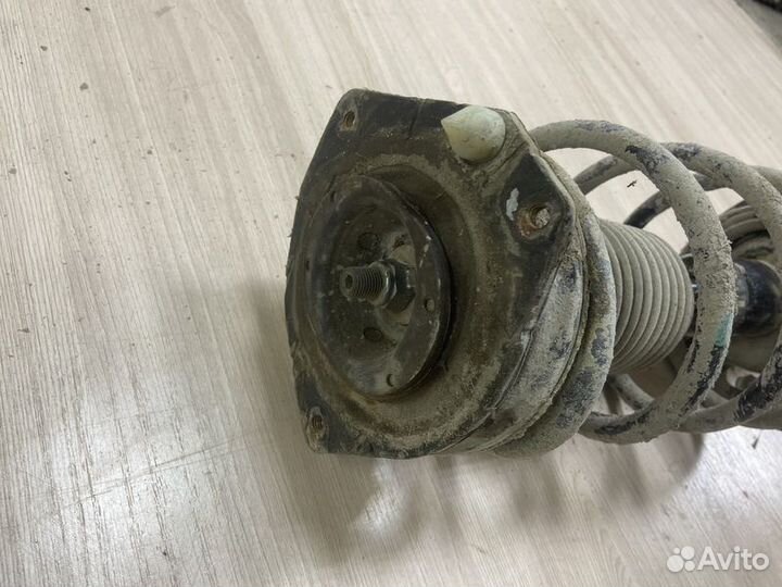 Амортизатор передний левый Renault Megane 2 с2002