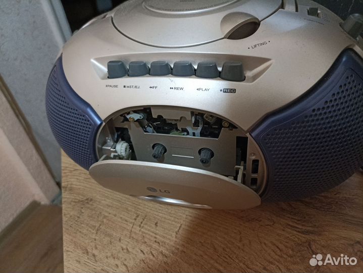 Кассетный магнитофон LG