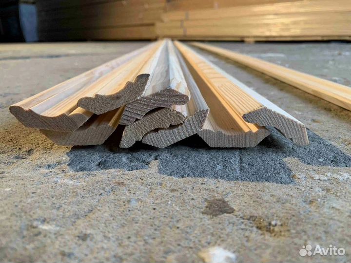 Плинтус фигурный сосна