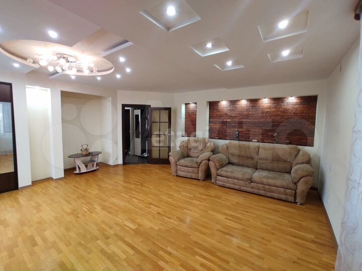 2-к. квартира, 70 м², 3/5 эт.