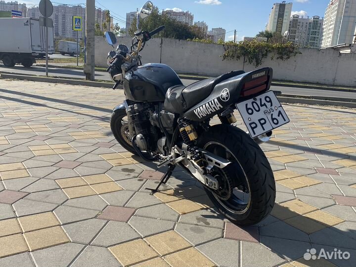 Yamaha XJR-400