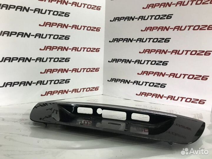 Накладка крышки багажника Mercedes-Benz S-Класс