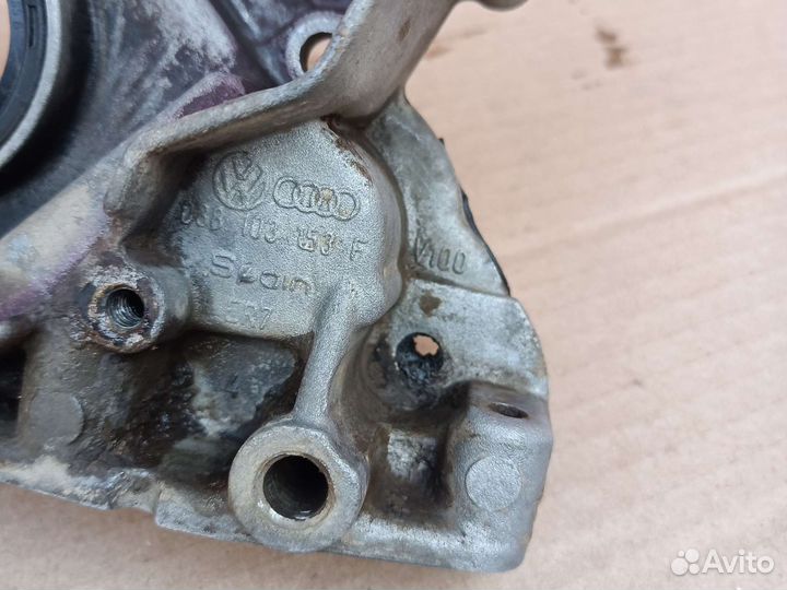 Крышка двигателя на VW Jetta 5