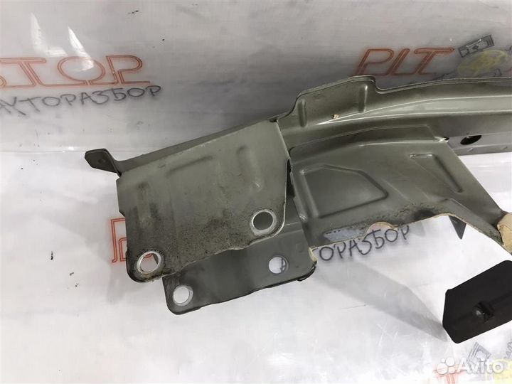 Кронштейн переднего крыла правый Porsche Cayenne