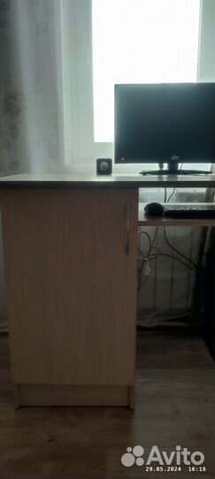 Письменный стол