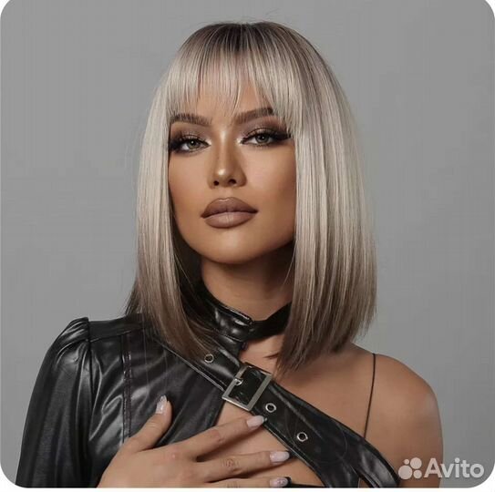 Парик каре с челкой блонд амбре