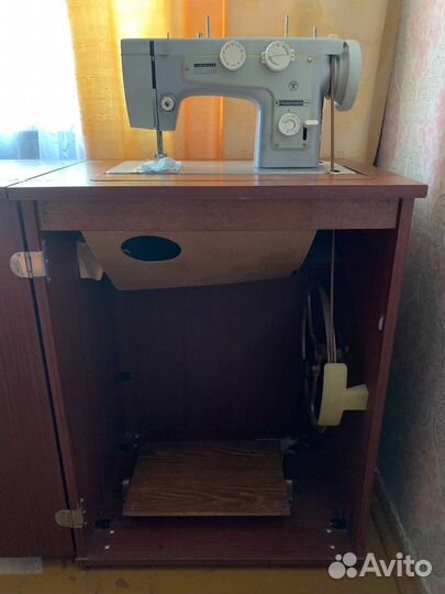 Швейная машина Подольск 142